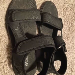 TEVA kids sandal size 6
